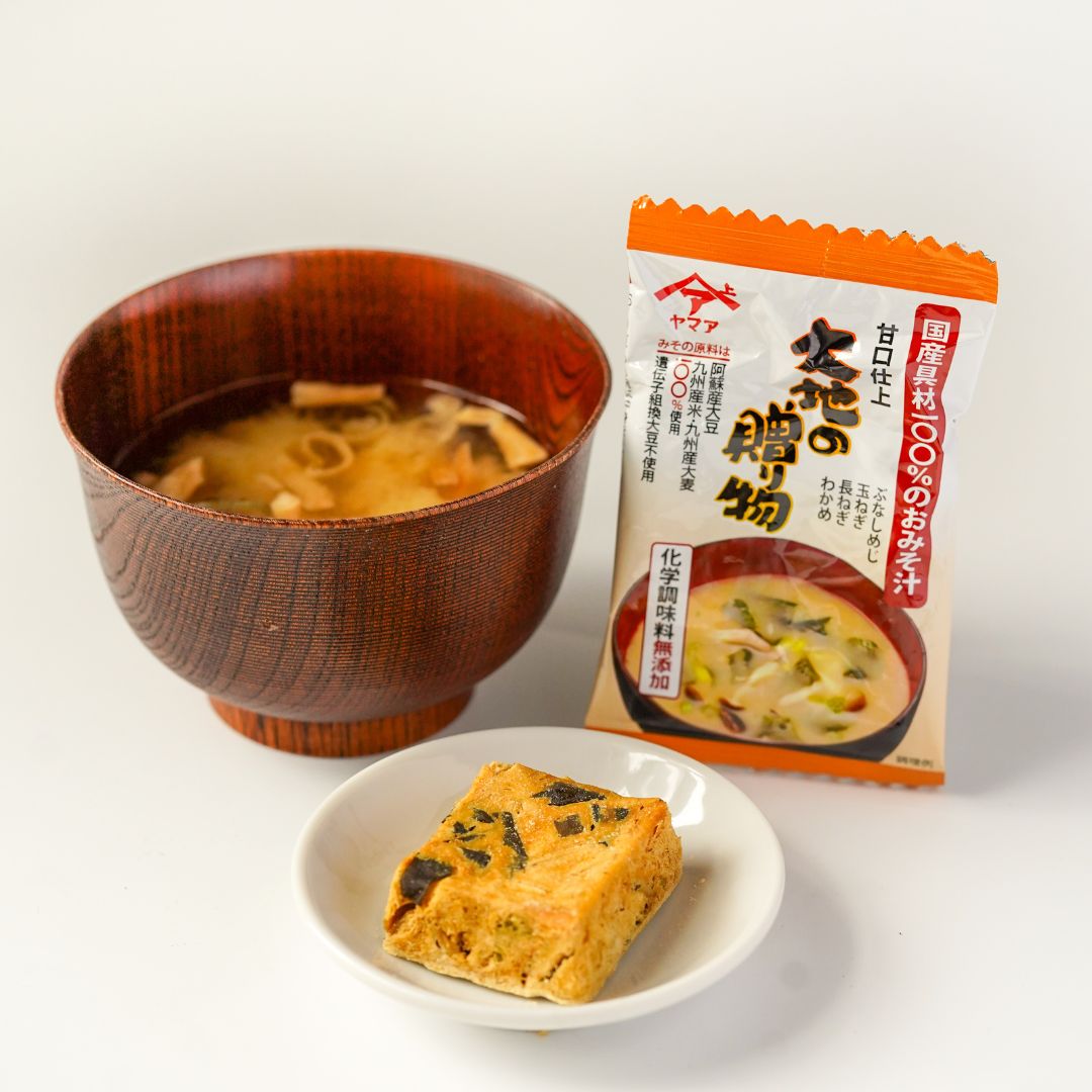 Wakame Seaweed and Shimeji Mushroom Miso Soup