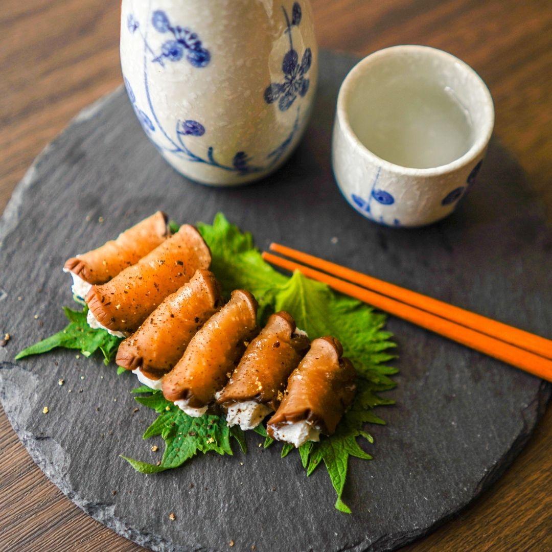 IBURIGAKKO/SMOKED TAKUAN (PICKLED DAIKON RADISH) (いぶりがっこ)