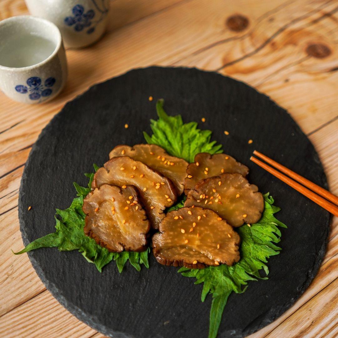 IBURIGAKKO/SMOKED TAKUAN (PICKLED DAIKON RADISH) (いぶりがっこ)